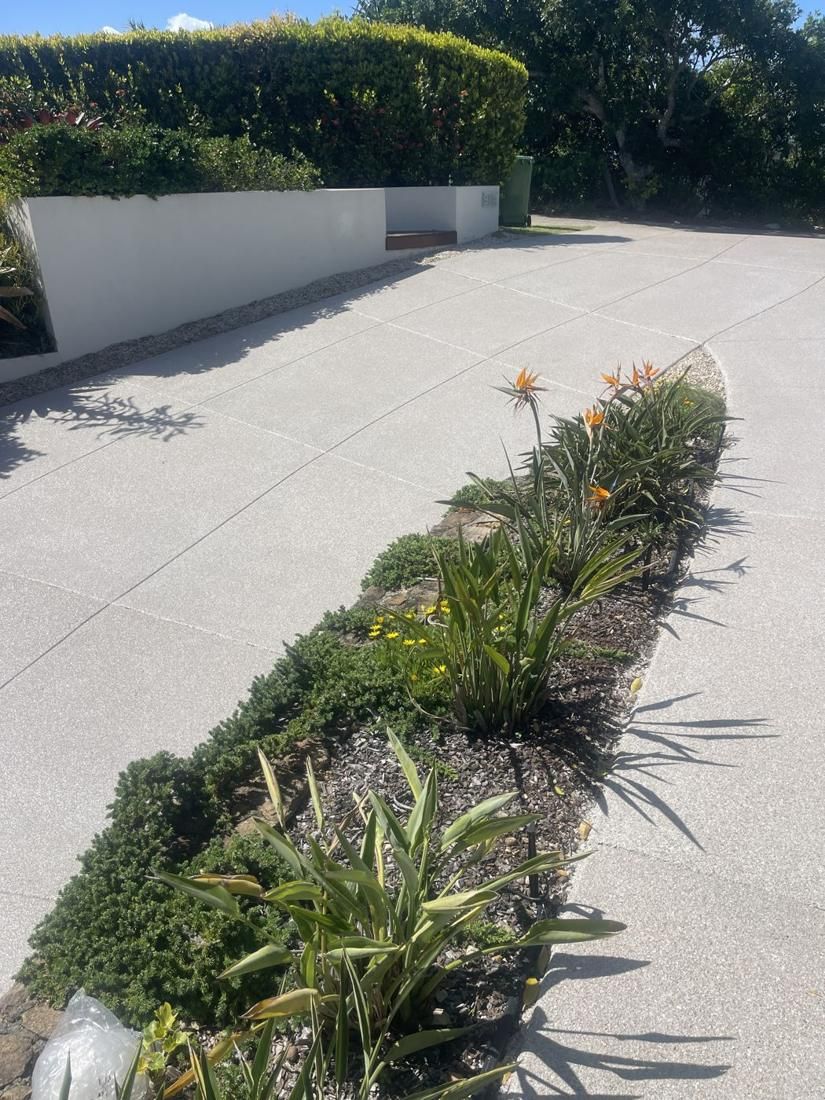 Driveway with garden edge by Epoxy Armour Coatings, Sunshine Coast