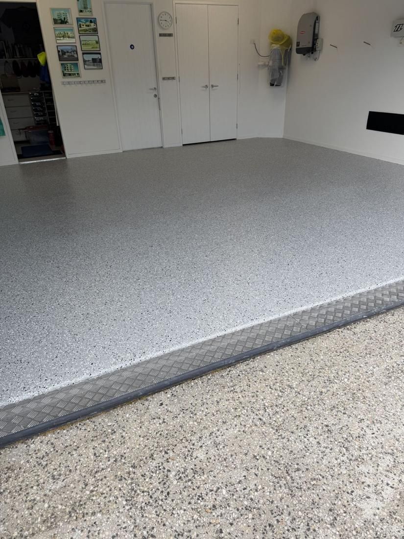 Single garage, grey flake by Epoxy Armour Coatings, Sunshine Coast
